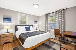 10 min to NRG Park | Private Deck | Movie Nights - Holiday Home