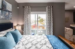 Modern King Suite Near Downtown SD