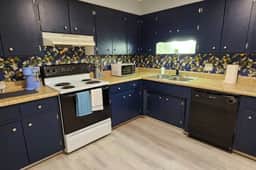 2BR Near Sherman College | Wi-Fi + Washer/Dryer