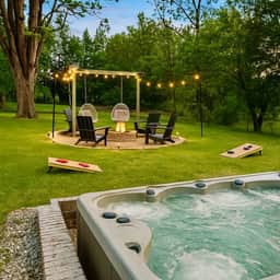 4-bedroom house in charming Oak Hill with WiFi, AC. Relax and enjoy