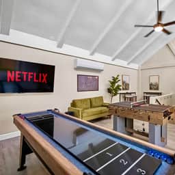 4-bedroom house in charming Oak Hill with WiFi, AC. Relax and enjoy