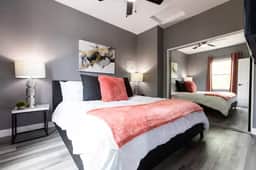Stylish King Suite Steps to Dining & Parks