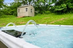 7min to NRG | Sauna | Hottub | Firepit | Huge Deck - Holiday Home