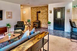 17 Min to NRG | Grill | Huge Yard | Private | Cozy - Holiday Home