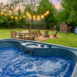 New River Gorge Retreat: Hot Tub, Games, Firepit
