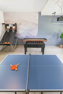 New River Gorge Retreat: Hot Tub, Games, Firepit