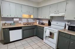 Near Sherman College | 2BR w/ Wi-Fi + Washer/Dryer