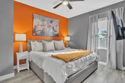 Stylish 2-Bedroom w/2 Balconies in Walkable Area