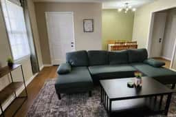 2BR Near Sherman College & Shops
