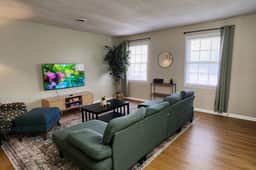 2BR Near Sherman College & Shops