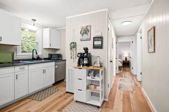 10 min to NRG Park | Private Deck | Movie Nights - Holiday Home