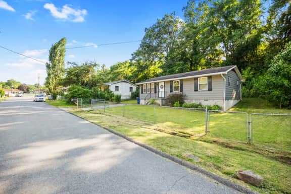 10 min to NRG Park | Private Deck | Movie Nights - Holiday Home