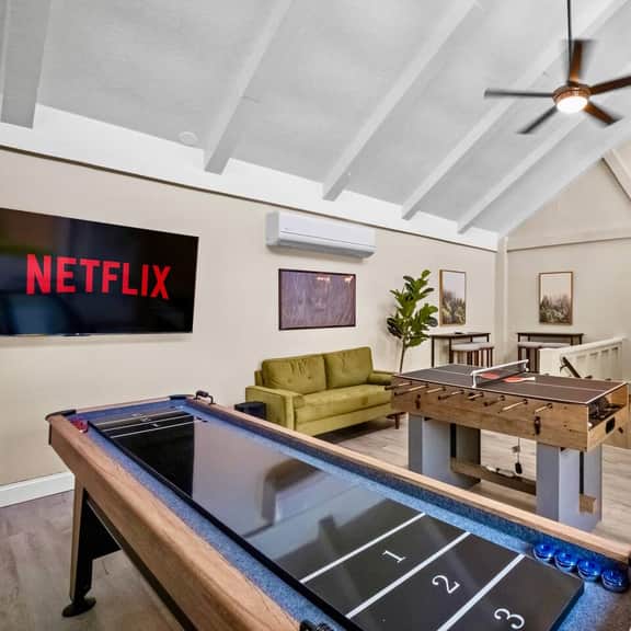 4-bedroom house in charming Oak Hill with WiFi, AC. Relax and enjoy