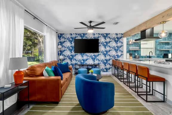 5 min UF | EV Charge | Pool | Hot Tub | Game Room.