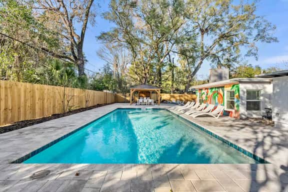 5 min UF | EV Charge | Pool | Hot Tub | Game Room.