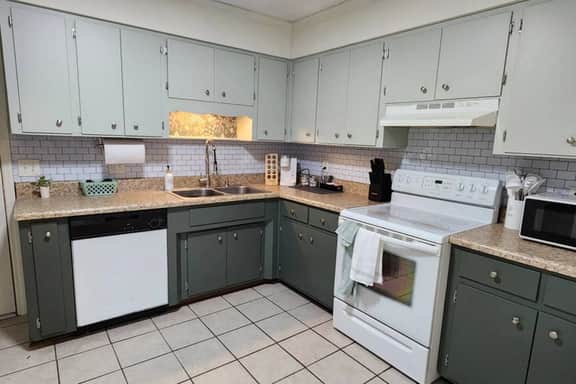 Near Sherman College | 2BR w/ Wi-Fi + Washer/Dryer