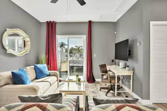Stylish 2-Bedroom w/2 Balconies in Walkable Area