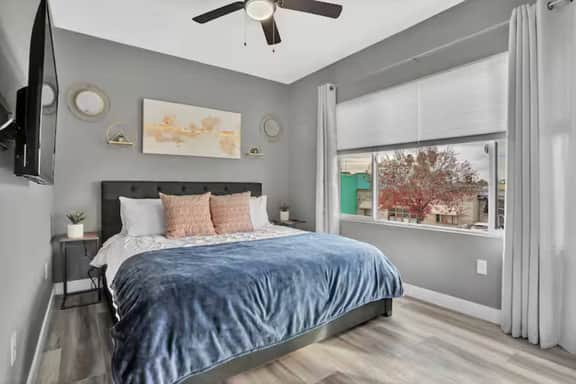 Stylish 2-Bedroom w/2 Balconies in Walkable Area