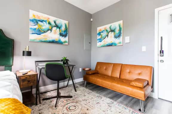 Chic Studio – Steps to Dining, Wi-Fi & A/C