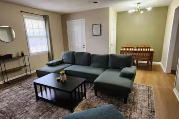 2BR Near Sherman College & Shops