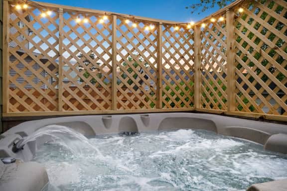 9mi To NRG | Game Room | Hot Tub | Firepit | Grill - Holiday Home