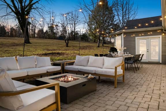 7 min to NRG Park I HotTub I Sauna I Fire Pit