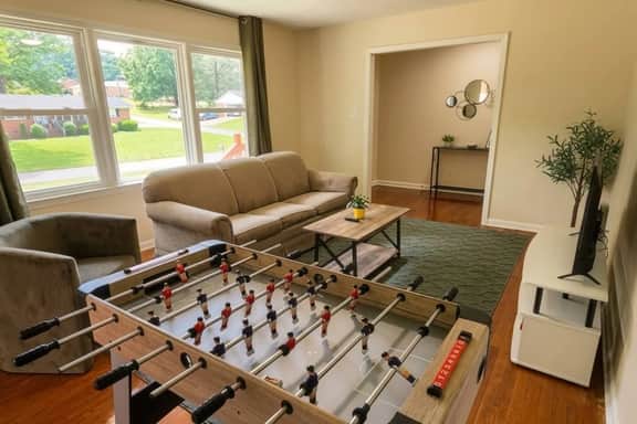 Cozy Getaway 3BR | Arcade + Foosball | Sleeps 10
