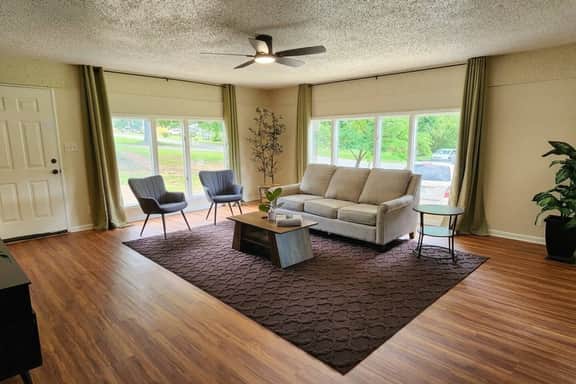 Cozy Getaway 3BR | Arcade + Foosball | Sleeps 10