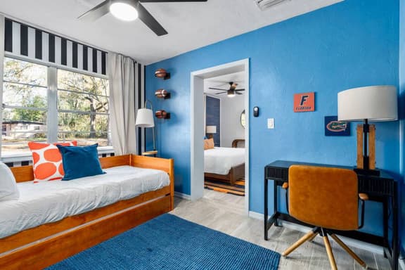 5 min UF | EV Charge | Pool | Hot Tub | Game Room.
