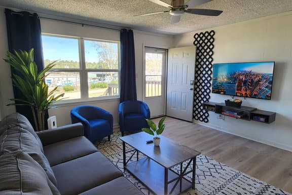 1BR Duplex w/ Smart TVs, Games & Comfort