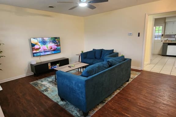 Near Sherman College | 2BR w/ Wi-Fi + Washer/Dryer