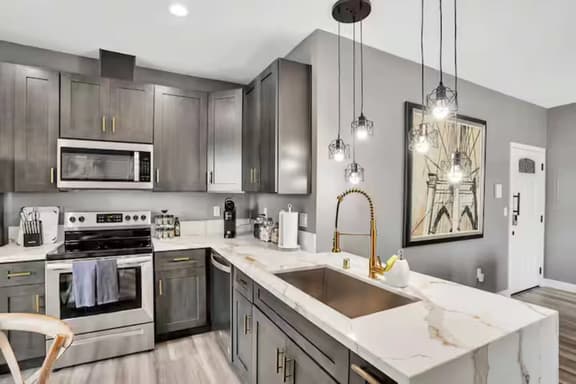 Stylish 2-Bedroom w/2 Balconies in Walkable Area