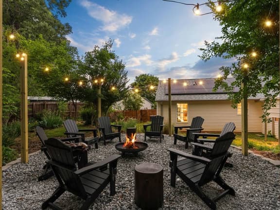 5mi to BMW | Sleep 10 | Hot Tub | Fire Pit | Calm