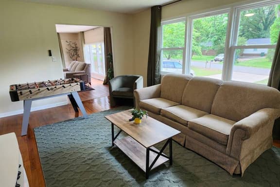 Cozy Getaway 3BR | Arcade + Foosball | Sleeps 10
